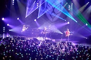 「BUMP OF CHICKEN TOUR 2022 Silver Jubilee」12月12日公演の様子。(Photo by Taku Tatewaki)