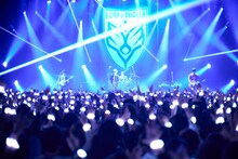 「BUMP OF CHICKEN TOUR 2022 Silver Jubilee」12月12日公演の様子。（Photo by Taku Tatewaki）