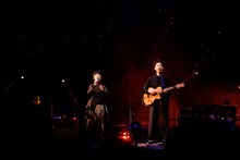 ハンバート ハンバート「私たちはしぶとく歌う」ファイナル公演の様子。（撮影：後藤渉）