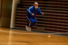 大縄跳びに挑戦するクロちゃん。