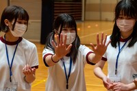 白チームのアユミ、スズノ、シオン。