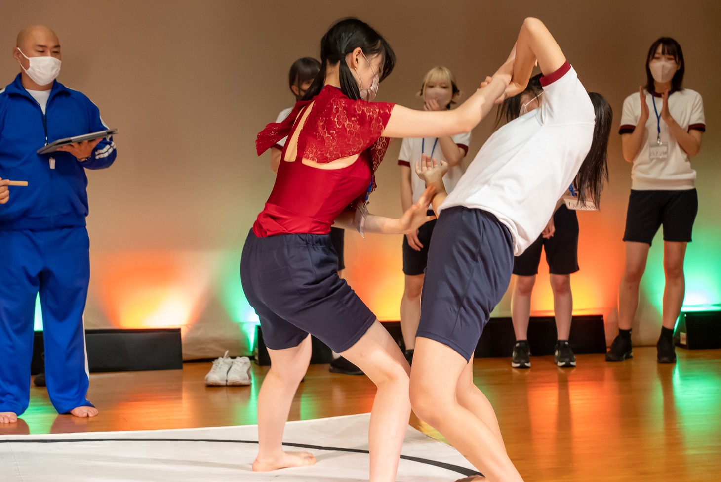 相撲の様子。