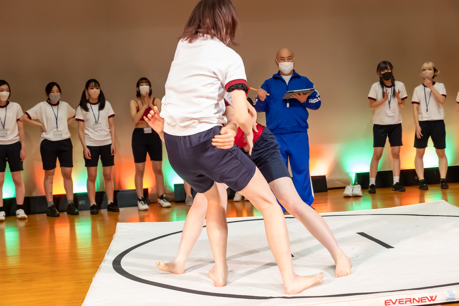 相撲の様子。