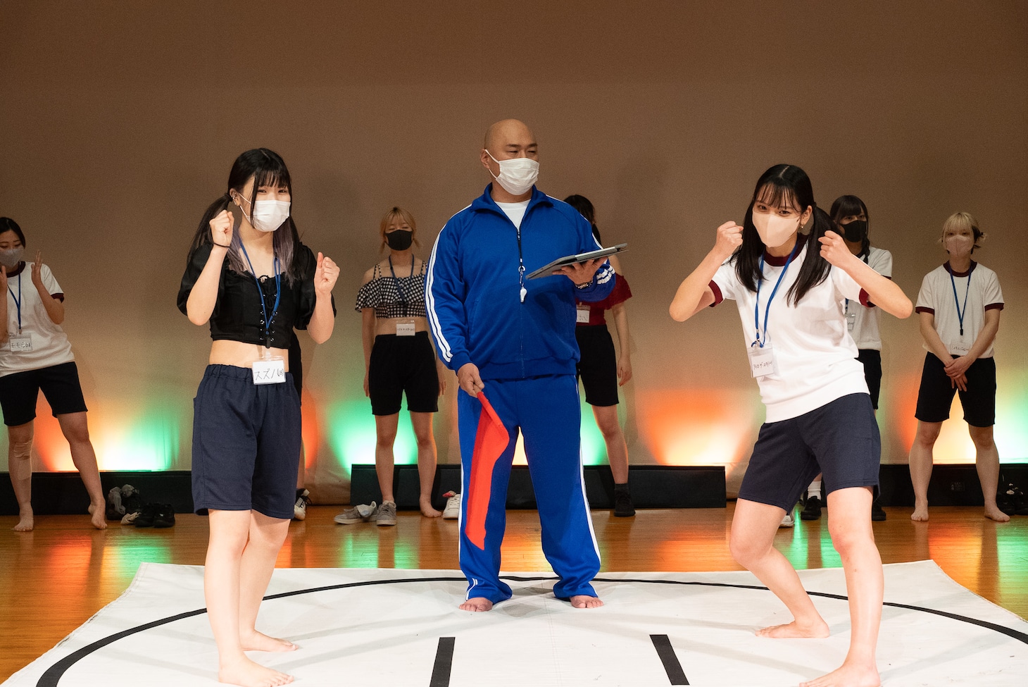 相撲の様子。