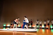 相撲の様子。