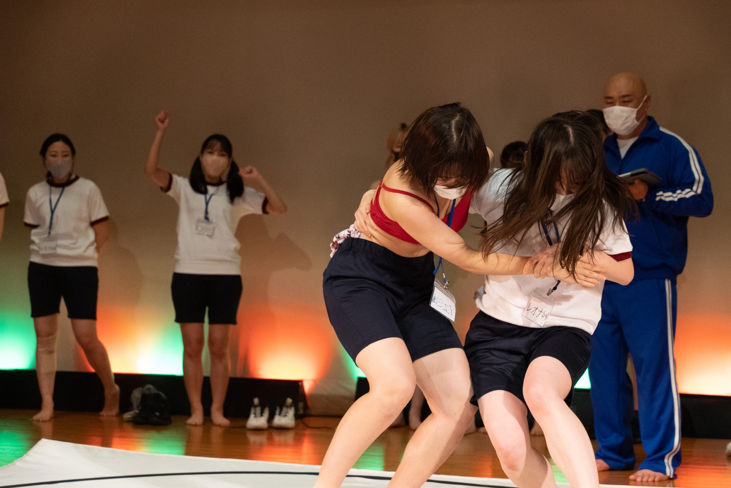 相撲の様子。