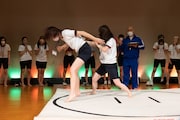 相撲の様子。