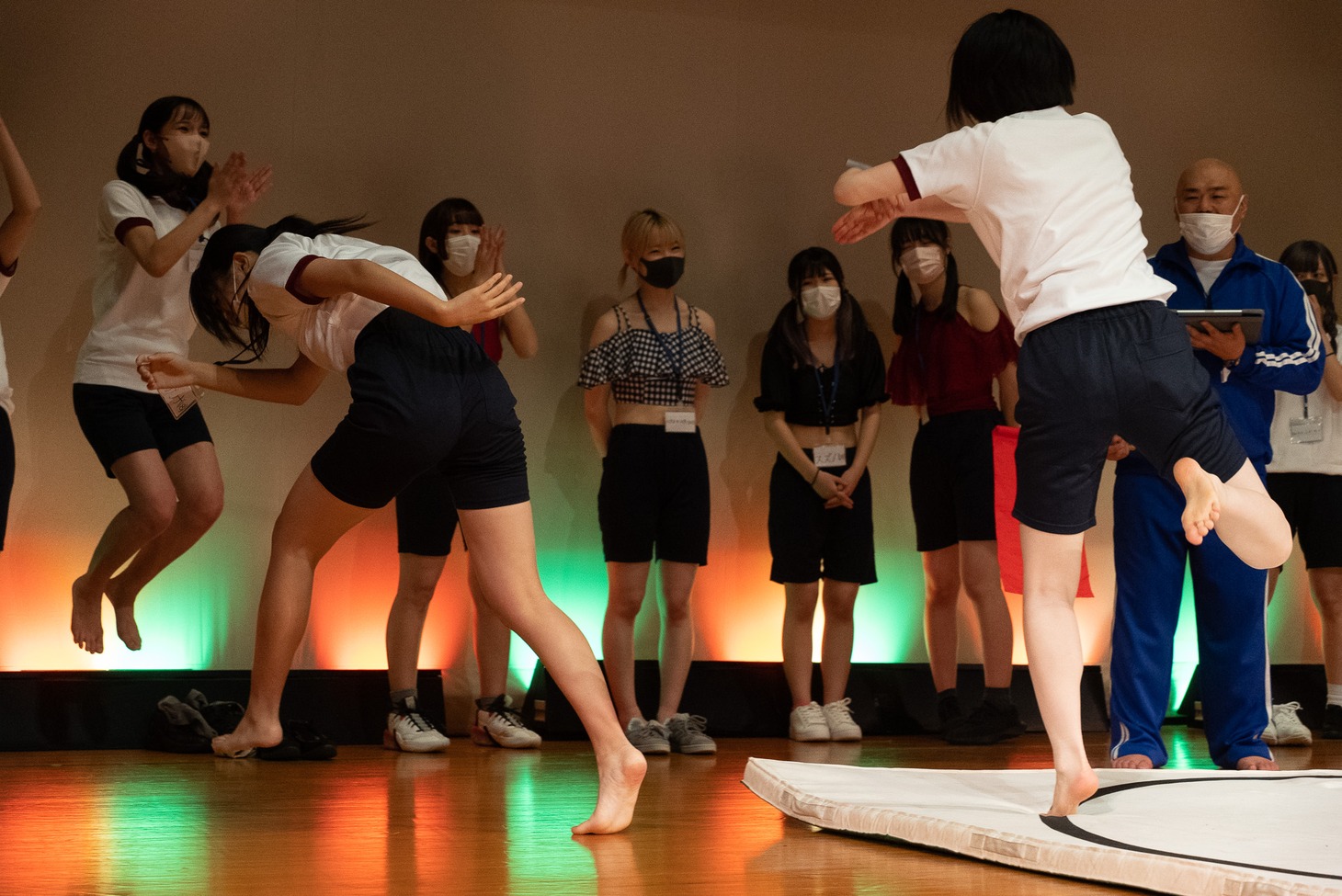 相撲の様子。
