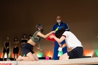 叩いて被ってジャンケンポンの様子。