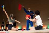 叩いて被ってジャンケンポンの様子。