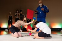 叩いて被ってジャンケンポンの様子。