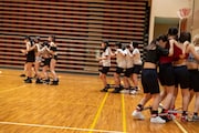 ムカデ競争の様子。