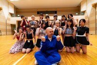 クロちゃんと参加者の記念写真。