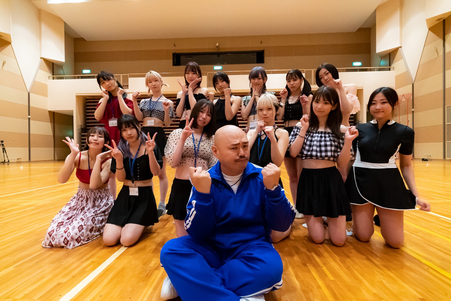 クロちゃんと参加者の記念写真。