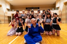 クロちゃんと参加者の記念写真。