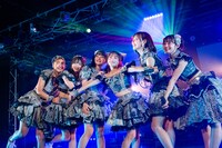 #ババババンビ。左から池田メルダ、宇咲、小鳥遊るい、岸みゆ、水湊みお、近藤沙瑛子。