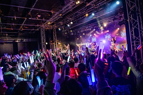 盛り上がるフロア。