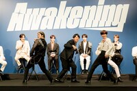 「INI 1ST ALBUM『Awakening』“覚醒 前夜祭”」の様子。 (c)LAPONE ENTERTAINMENT