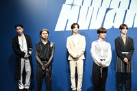 左から西洸人、松田迅、池崎理人、後藤威尊、佐野雄大。