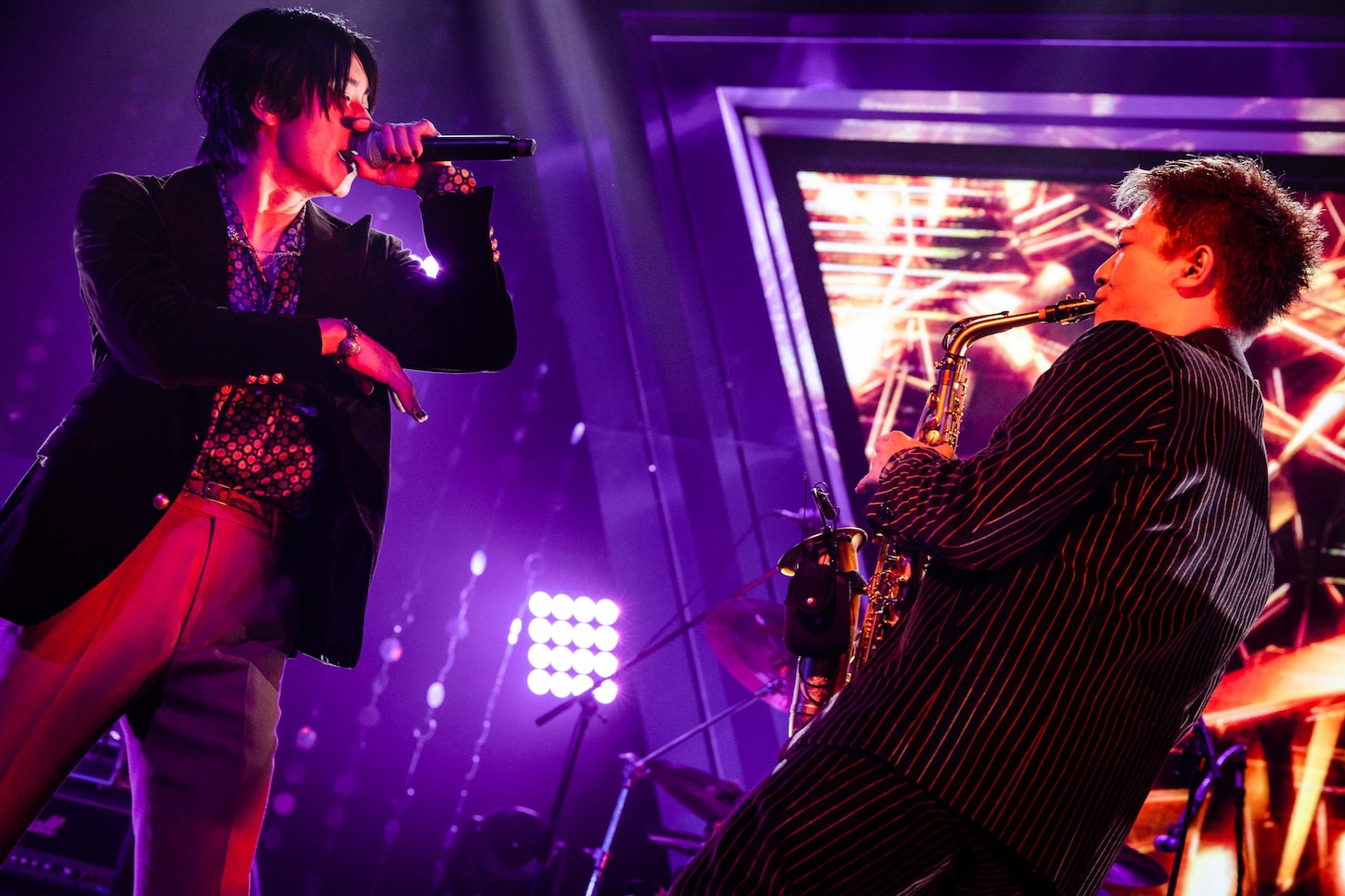 左から7ORDERの阿部顕嵐（Vo）、諸星翔希（Sax）。（撮影：曽我美芽）