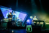 「7ORDER × ナタリー Happy Jack！ DAY 2」SHE’Sのライブの様子。（撮影：曽我美芽）