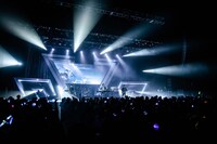 「7ORDER × ナタリー Happy Jack！ DAY 2」SHE’Sのライブの様子。（撮影：曽我美芽）