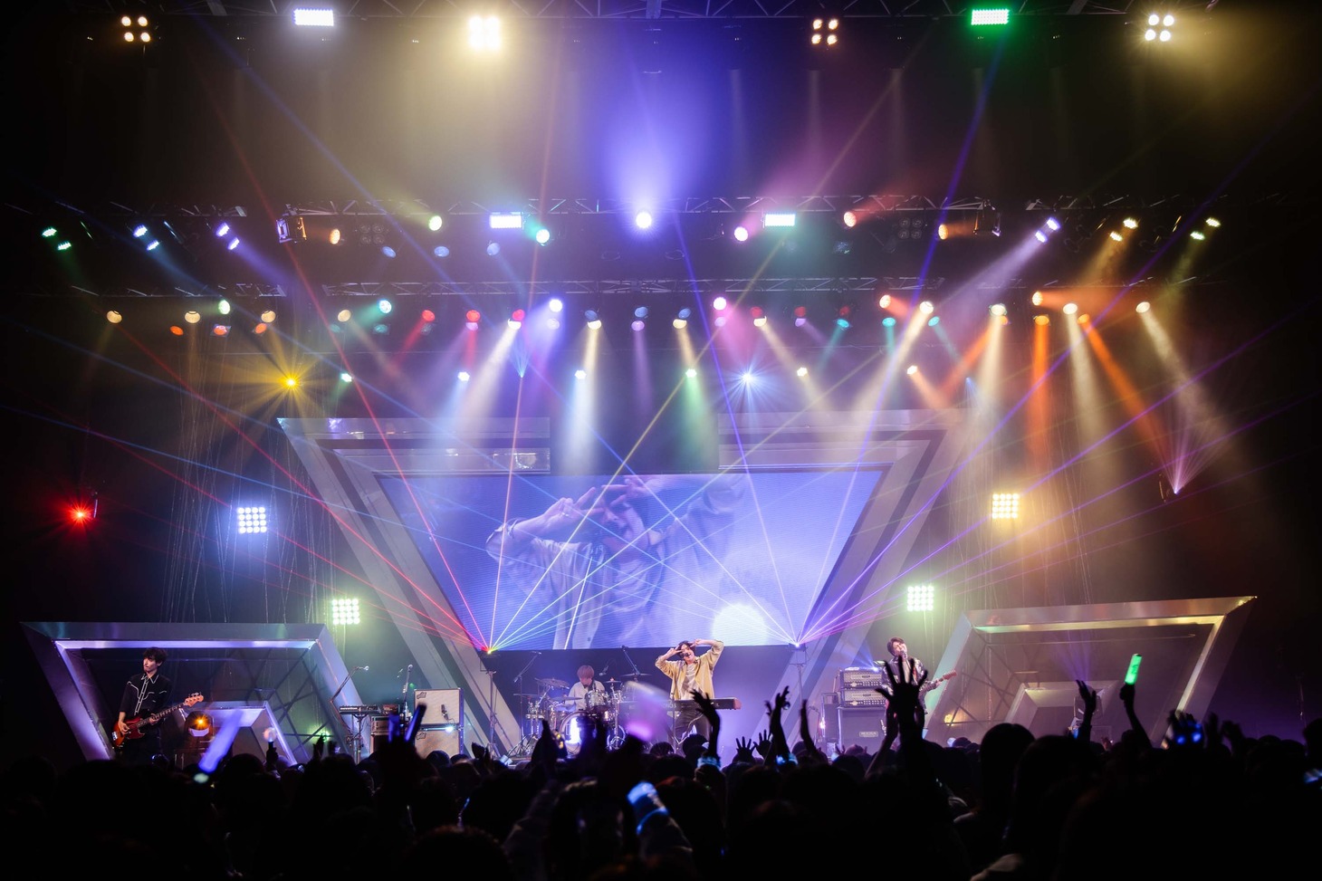 「7ORDER × ナタリー Happy Jack！ DAY 2」SHE’Sのライブの様子。（撮影：曽我美芽）