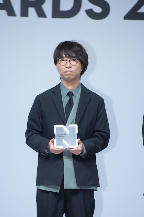 wacciの橋口洋平（Vo, G）。