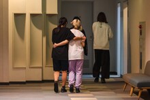 アイカ・ザ・スパイ、ミユキエンジェルの背中。