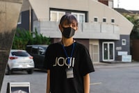 走者たちが駆け抜けた先を見つめるナオ・オブ・ナオ。