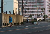 マラソンの様子。先頭は強風に煽られる1位のモモカ。