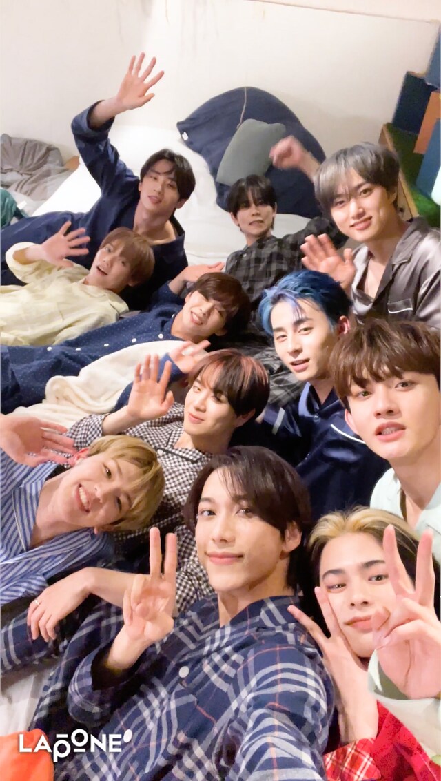 INI「『AMAZE ME』Pajamas Self Cam Ver.」より。