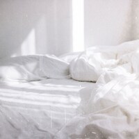 神はサイコロを振らない × asmi「朝靄に溶ける」配信ジャケット