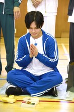 自作のお弁当を披露するカイ。