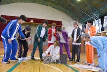 タカシのお弁当のスケール感に驚くメンバー。