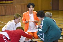 タカシのお弁当に集まるメンバー。