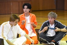 左からタカシ、タカシのお弁当をもらいに来たハル、シューヤ。