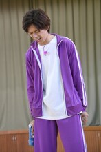 握力測定をするリョウガ。