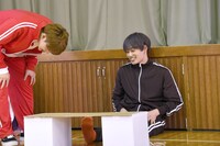 長座体前屈測定の様子。