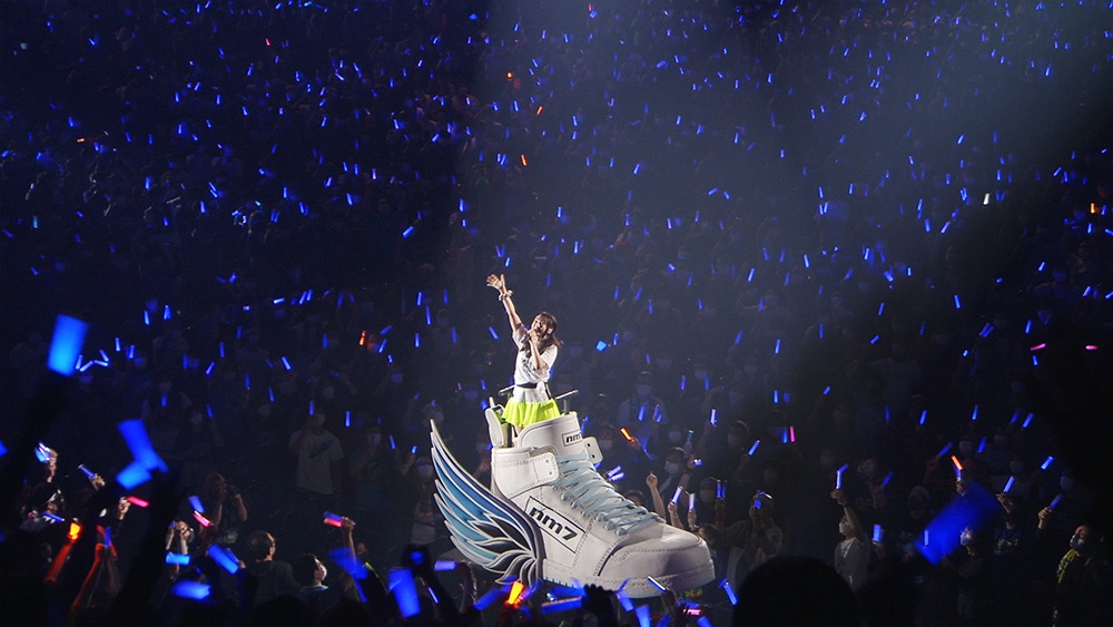 水樹奈々「No Rain, No Rainbow」ライブ映像より。