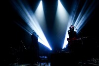 左からXAI（ゲストボーカル）、小林祐介（Vo, G）。（Photo by oyaming）