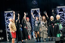 クロちゃん、渡辺淳之介、新生・豆柴の大群。（Photo by sotobayashi kenta）