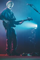 加藤慎一（B / フジファブリック）（撮影：西槇太一）