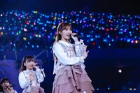 加藤史帆（手前）（撮影：上山陽介）