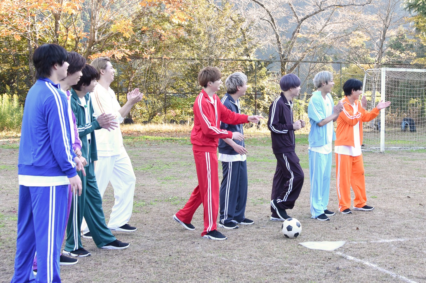 キックベースの助っ人が登場したときの超特急の様子。