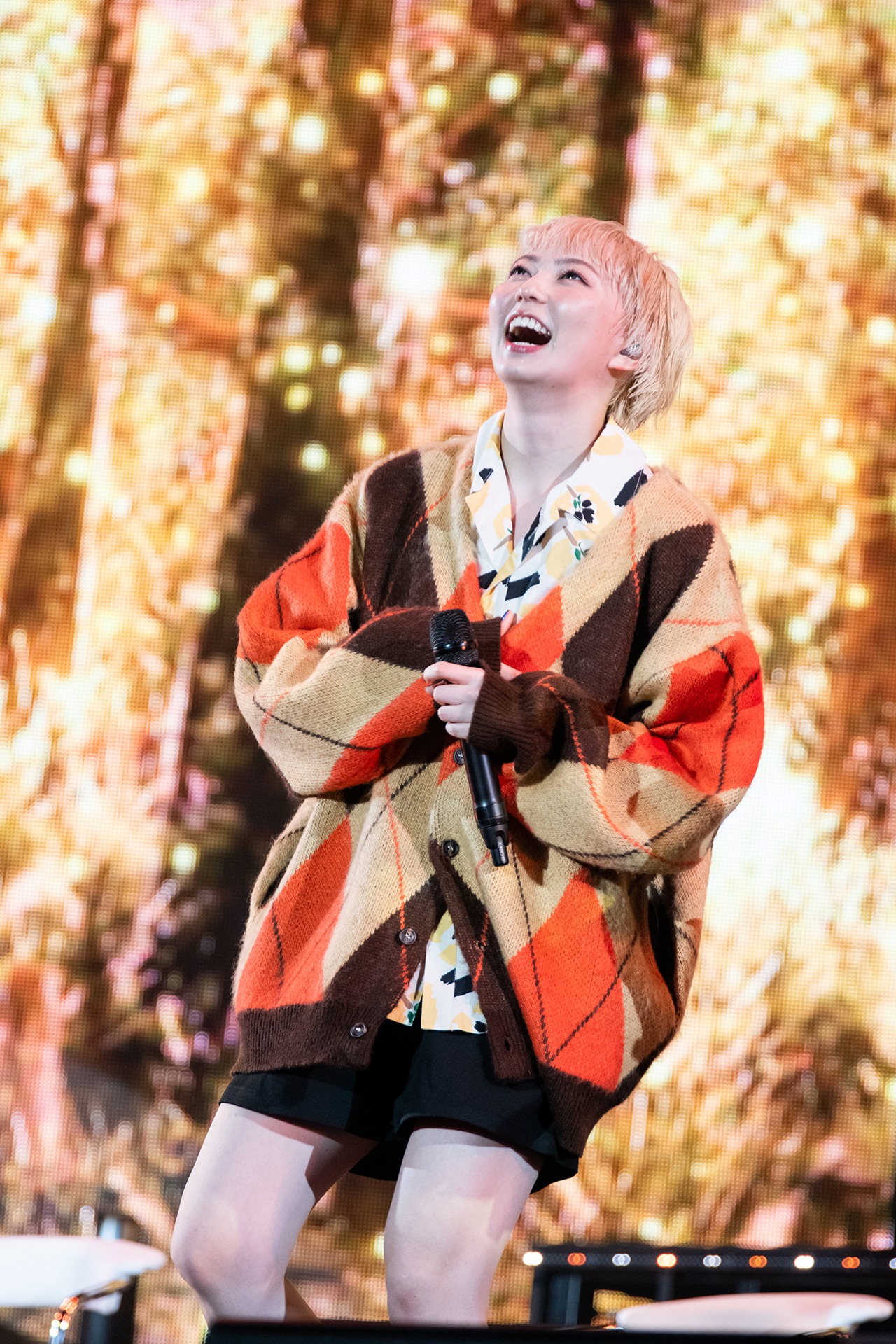 安本彩花