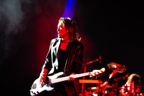 J（B）（撮影：田辺佳子、横山マサト、岡田裕介、清水義史）