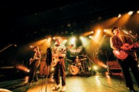 オレンジスパイニクラブ「ワンマンツアー2022～グッバイ過去、それからあとはサンキュー！～」12月14日公演の様子。（撮影：横山マサト）