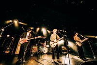 オレンジスパイニクラブ「ワンマンツアー2022～グッバイ過去、それからあとはサンキュー！～」12月14日公演の様子。（撮影：横山マサト）