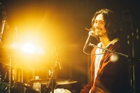 ゆりと（Dr）（撮影：横山マサト）